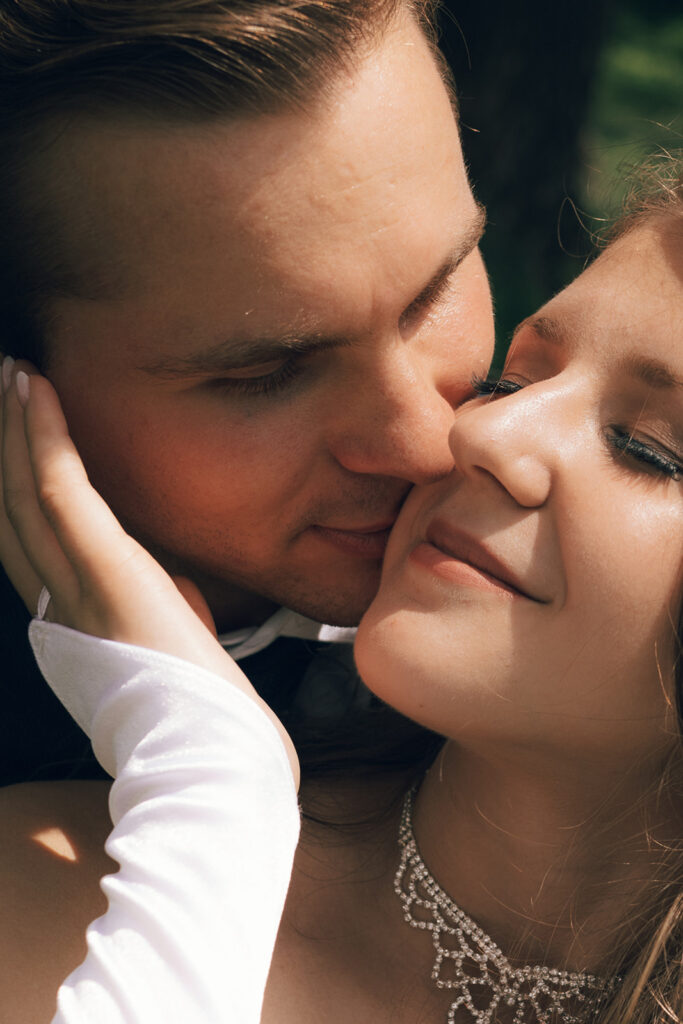 Kissing couple on Mud island in Memphis TN